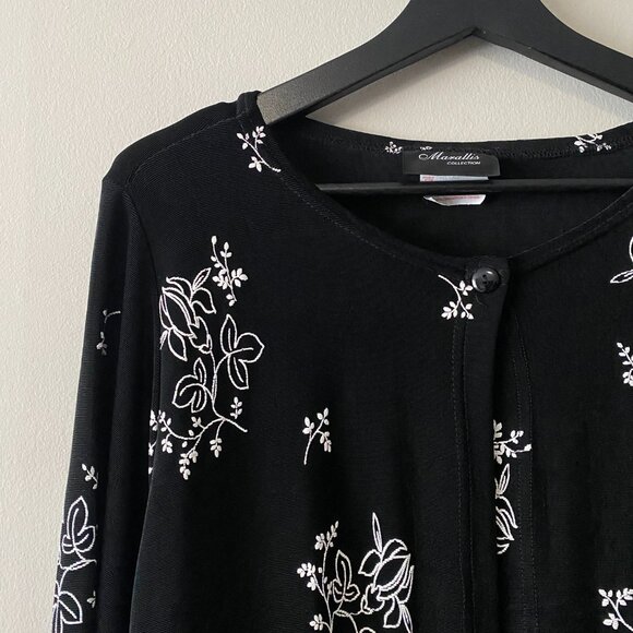 Marallis Collection Black White Embossed Floral Pattern One Button Cardigan - Picture 5 of 14
